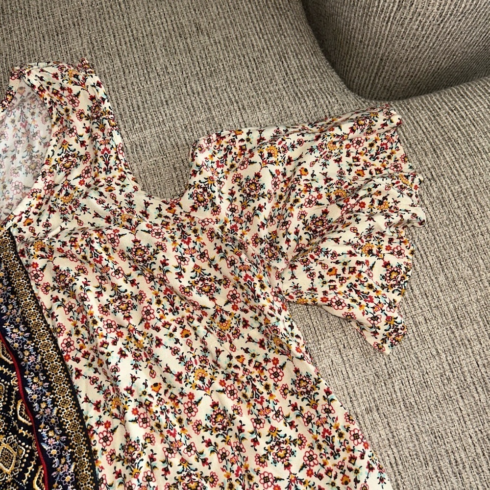 Floral Patterned cold shoulder Top - Picture 3 of 6